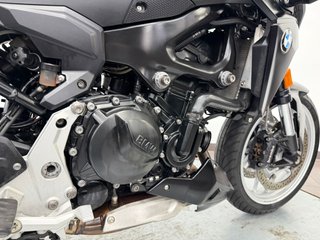 BMW F900R LIMITABLE 2021 Negra