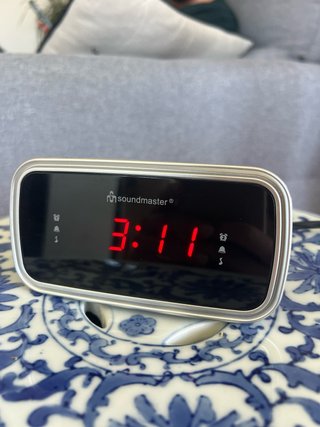 Radio, Reloj y Despertador Soundmaster UR106SW