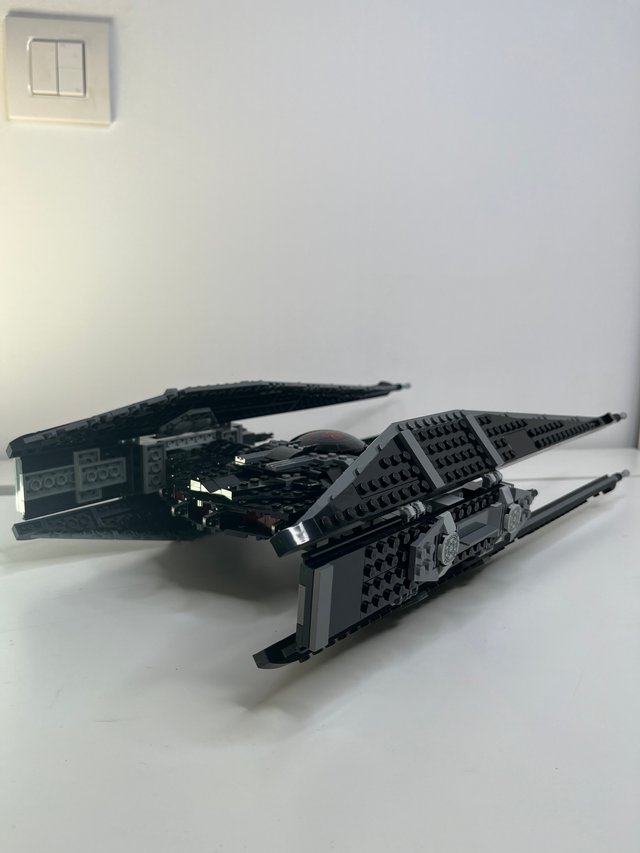 LEGO Star Wars Set 75179 Kylo Ren TIE Fighter