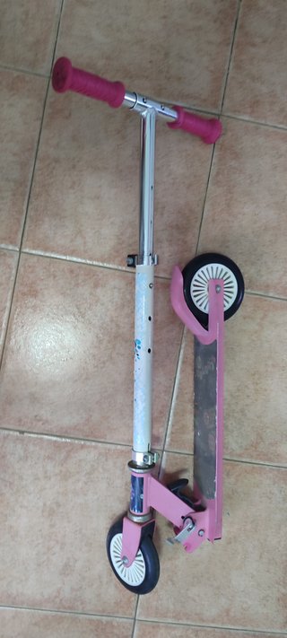 Patinete rosa plegable y ajustable
