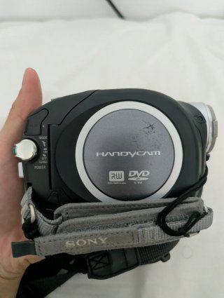 Sony Handycam DCR-DVD92E con accesorios