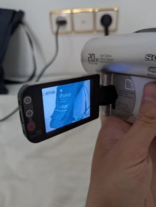 Sony Handycam DCR-DVD92E con accesorios