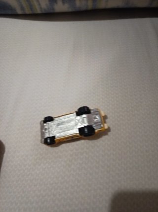 Coche Hot Wheels Amarillo
