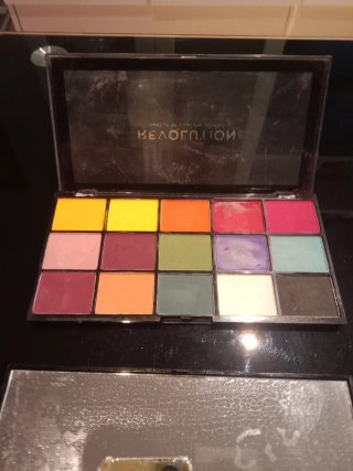 Paleta de sombras y coloretes Revolution