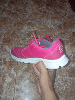 Zapatillas deportivas Kalenji rosas y plateadas