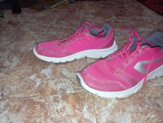 Zapatillas deportivas Kalenji rosas y plateadas