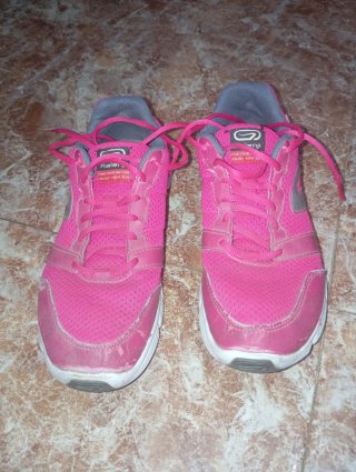 Zapatillas deportivas Kalenji rosas y plateadas