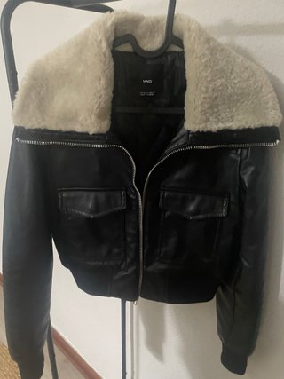 Chaqueta corta polipiel Mango pelo S