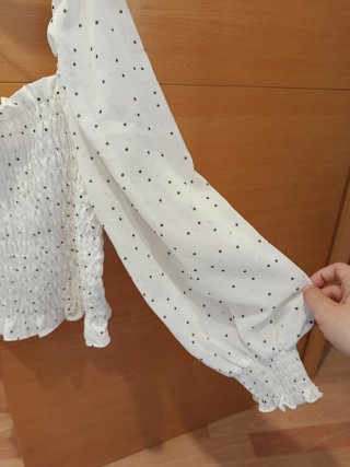 Top blanco lunares negros