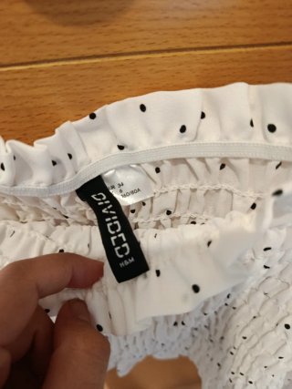 Top blanco lunares negros
