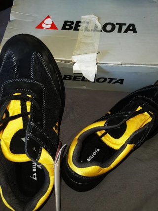 Zapatos de seguridad Bellota negros y amarillos