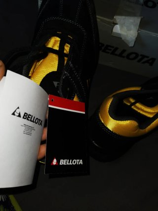 Zapatos de seguridad Bellota negros y amarillos