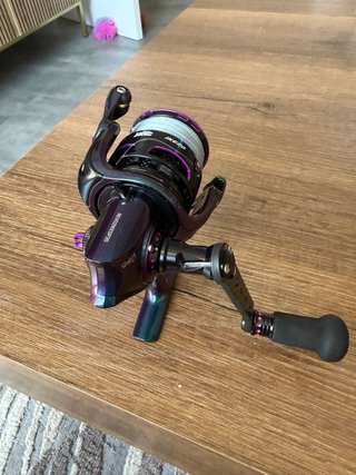 Carrete Abu Garcia Revo 2 Ike 20 Spin + YGK 0.4