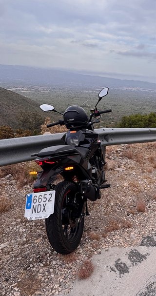 Moto Naked Negra