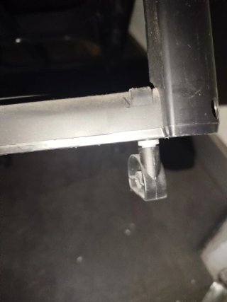 Zapatero bajo precio venta en mano