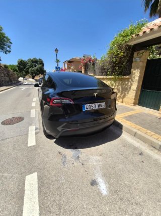 Tesla Model Y 2024