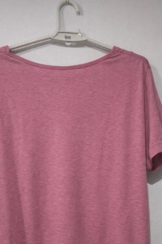 Camiseta rosa cuello V