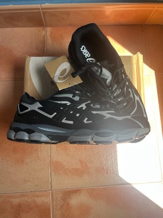 Asics Gel NYC negras y grises