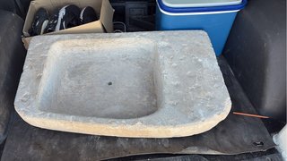 Lavabo de piedra rústico antiguo