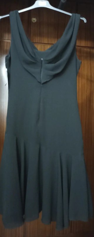 Vestido negro fiesta con volantes