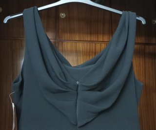 Vestido negro fiesta con volantes