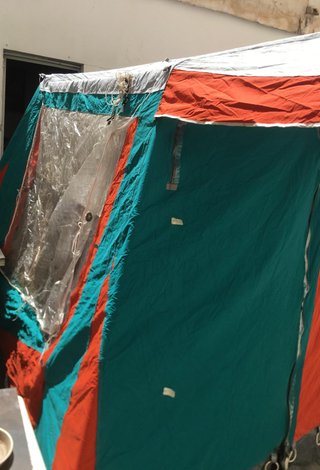 Tienda de campaña carpa naranja y verde