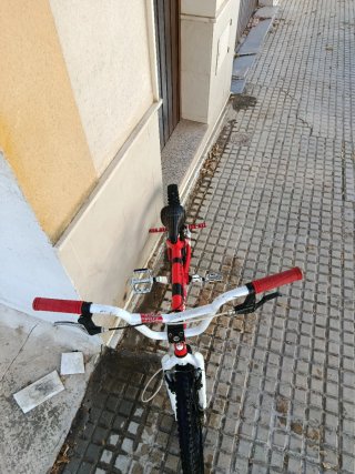 Bicicleta BMX Monty Roja