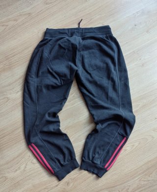 Pantalón jogger gris Adidas Climalite con rayas