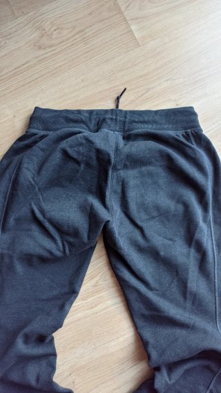 Pantalón jogger gris Adidas Climalite con rayas
