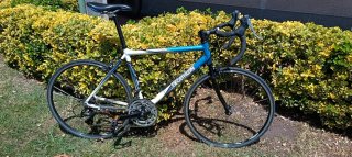 Bicicleta de carretera guapa del Decathlon