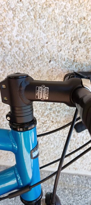 Bicicleta de carretera guapa del Decathlon
