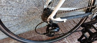 Bicicleta de carretera guapa del Decathlon