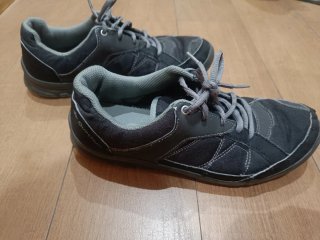 Zapatillas Decathlon Talla 40 gris