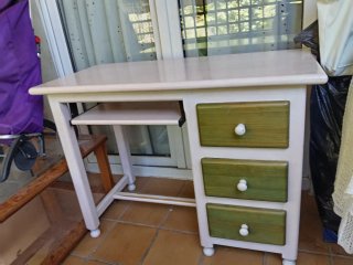 Escritorio madera blanco y verde