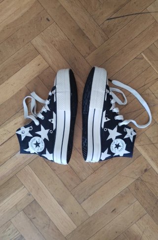 Converse negras estrellas