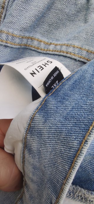 Pantalón vaquero SHEIN con pedrería