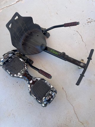 Patinete eléctrico con diseño calaveras