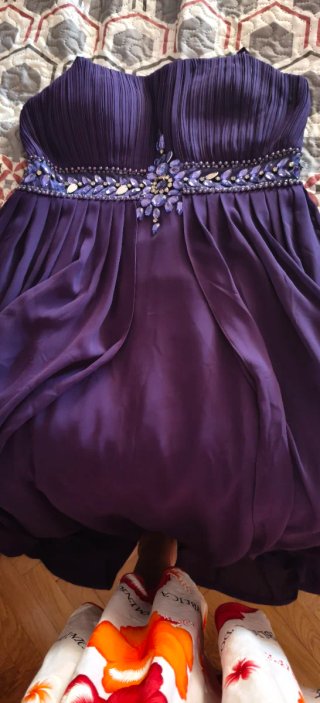 Vestido largo morado con pedrería