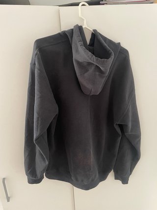 Sudadera con capucha negra