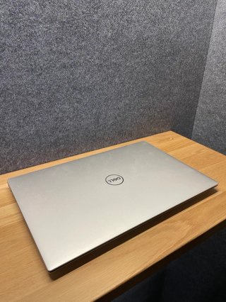 Dell XPS 15 9530 i7 RTX 4050 3.5K OLED