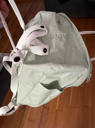 Bolso Fjallraven Kanken Verde y asas blancas