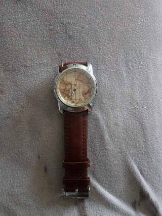 Reloj de pulsera con mapa del mundo