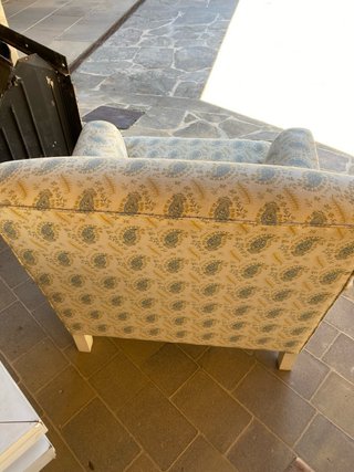 Sillón orejero estampado