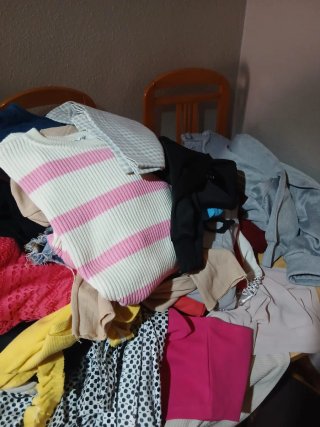 Lote Ropa, Libros y Accesorios Negociabe urge