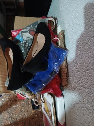 Lote Ropa, Libros y Accesorios Negociabe urge