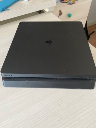 PS4 (PlayStation 4) con 2 mandos y FC24