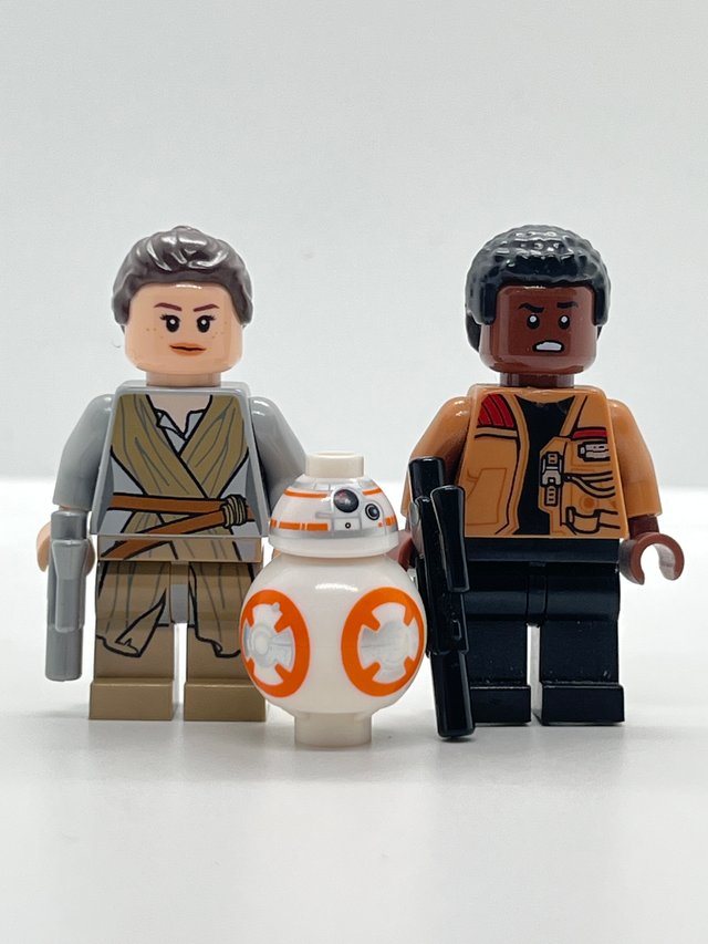 LEGO Star Wars Set 75105 Millennium Falcon