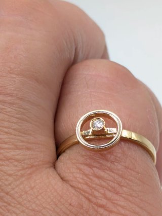 Anillo Oro 18k con Diamante