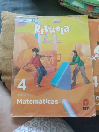 Matemáticas, 4 Primaria, Revuela Saberes básicos