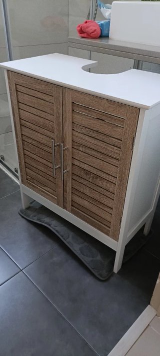 Mueble de baño blanco y madera